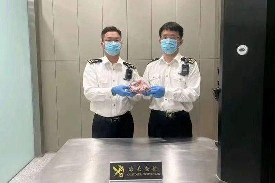 一旅客携带人体胎盘入境 被青岛机场海关依法暂扣