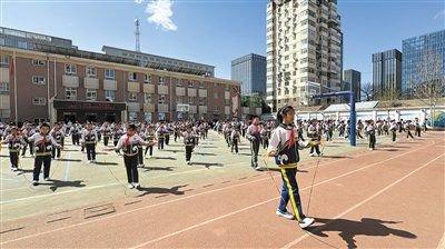 办比赛、开课程 花式打造学校体育