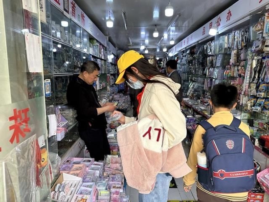 玩的不多 风头不小！孩子盘串 又是场生意？