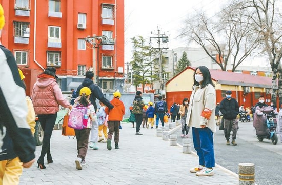 北京这条近三千名孩子的上学路好走了