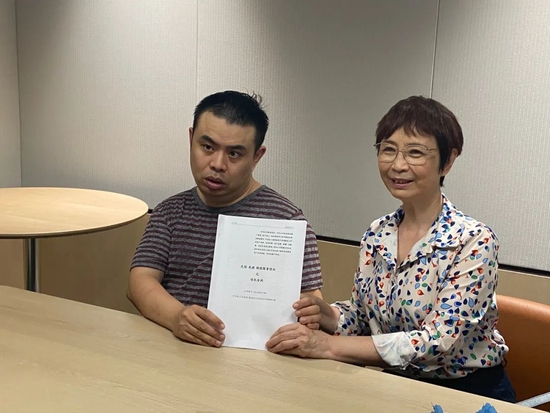 2021年9月23日，田惠萍签署了特殊需要信托协议。受访者供图