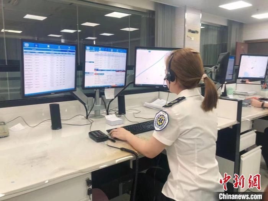 婴儿喉咙被火腿肠卡住 120调度员冷静地指挥