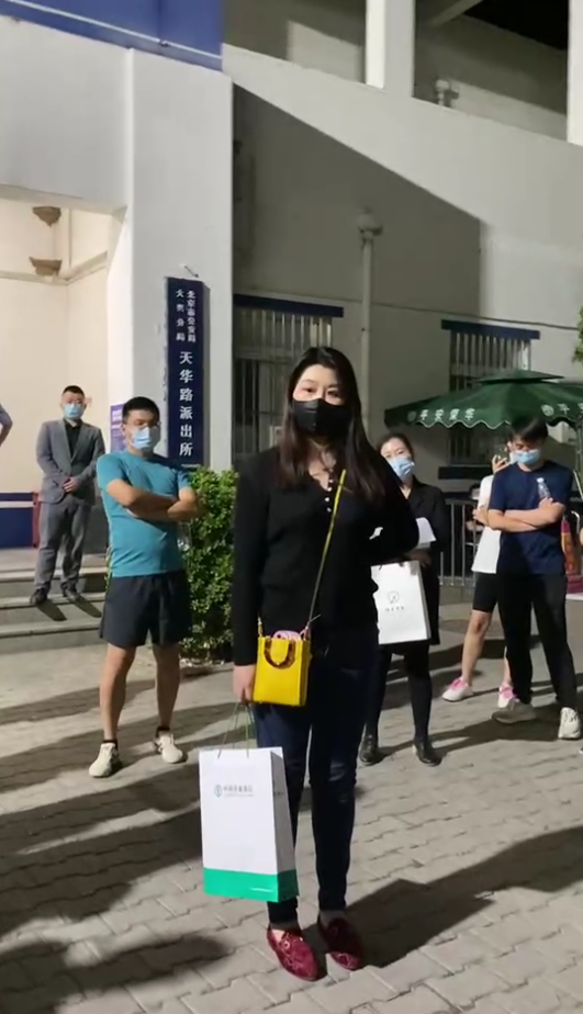 5月31日，乐融儿童之家亦庄校区投资人受到家长们的质问。