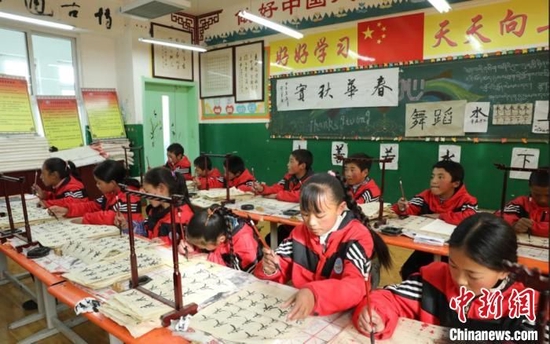 青海玉树十年义务教育巩固率达96.6%